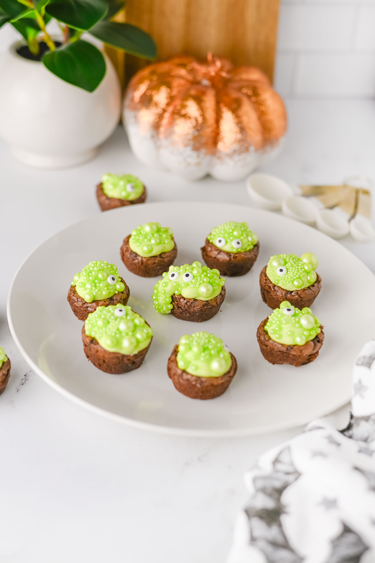 halloween cauldron brownie bites