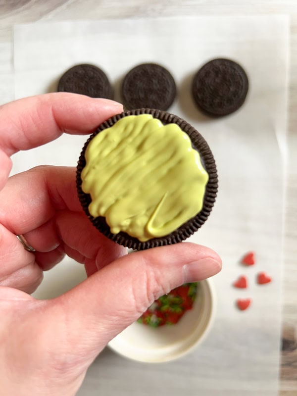 pipe candy in zigzag motion