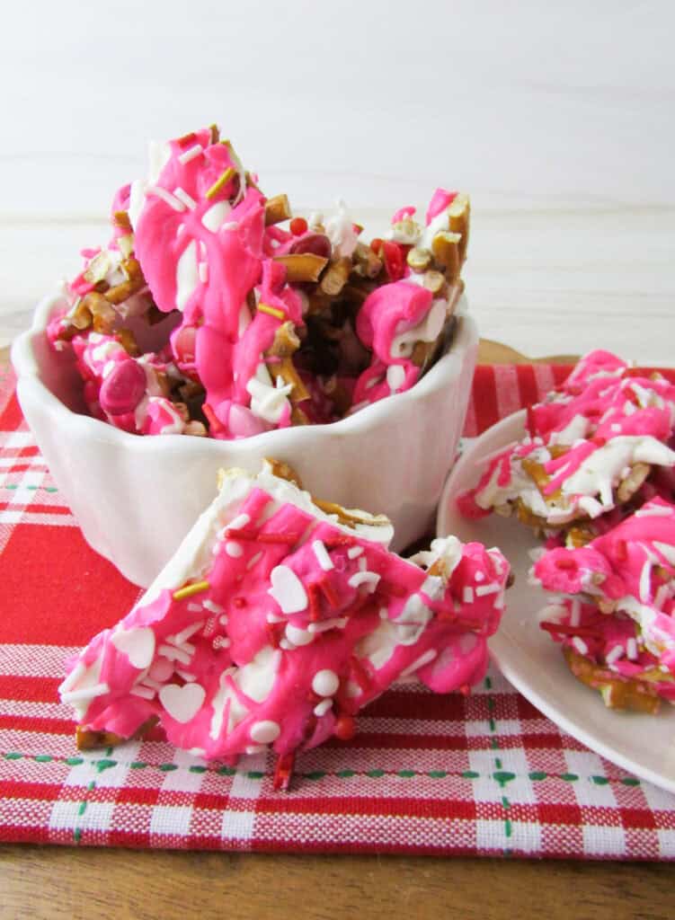 closeup of finished pretzel candy in a bowl